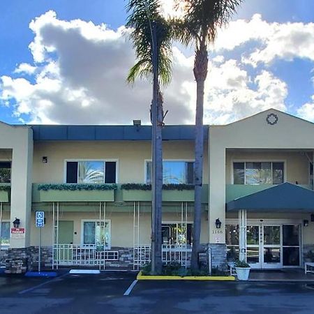 Quality Inn & Suites Anaheim At The Park Exterior foto