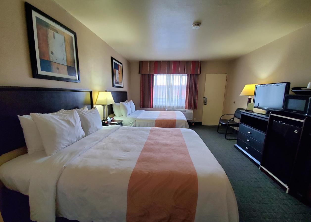 Quality Inn & Suites Anaheim At The Park Exterior foto