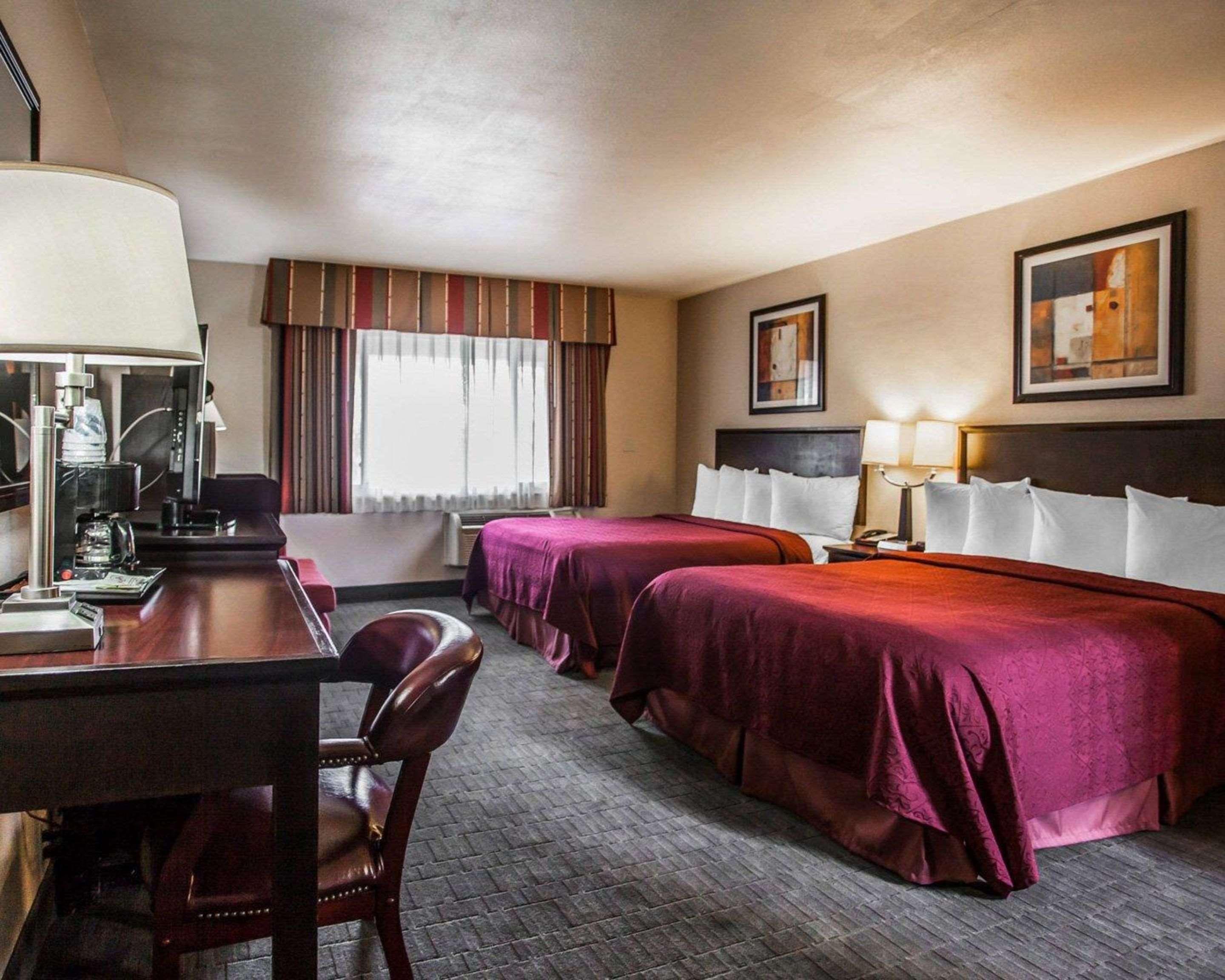 Quality Inn & Suites Anaheim At The Park Exterior foto