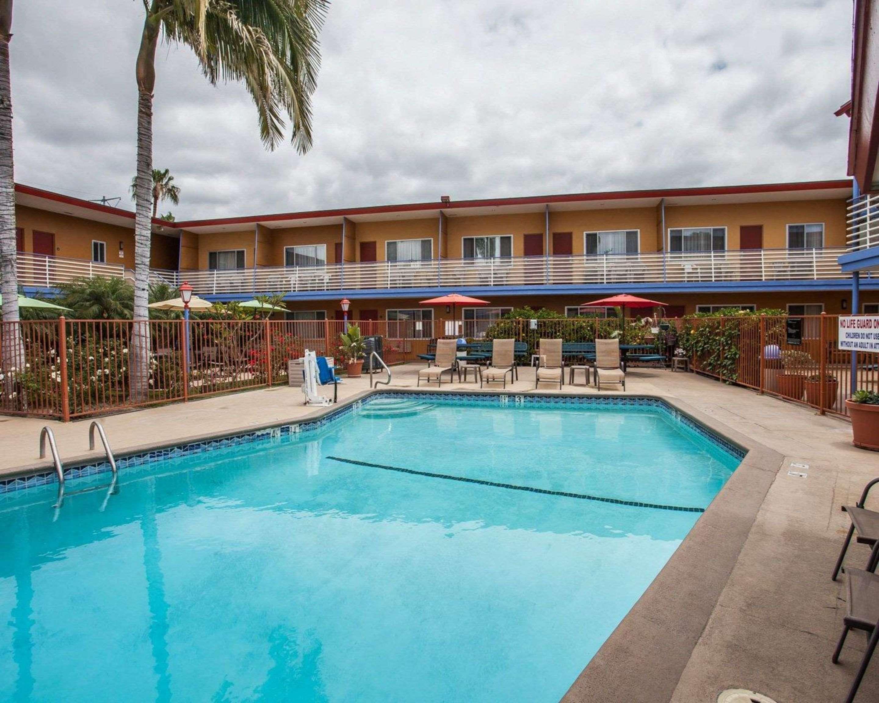 Quality Inn & Suites Anaheim At The Park Exterior foto