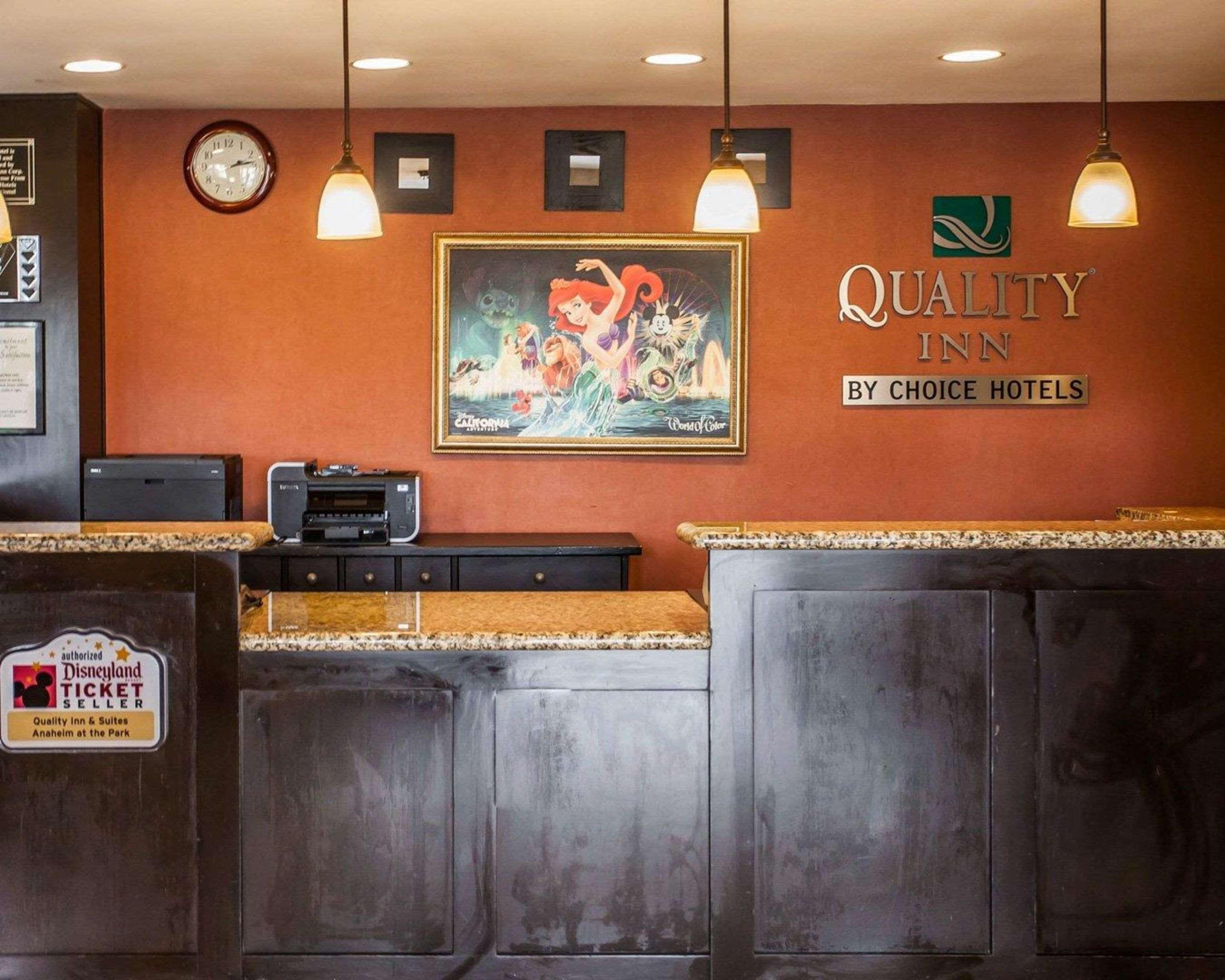 Quality Inn & Suites Anaheim At The Park Exterior foto