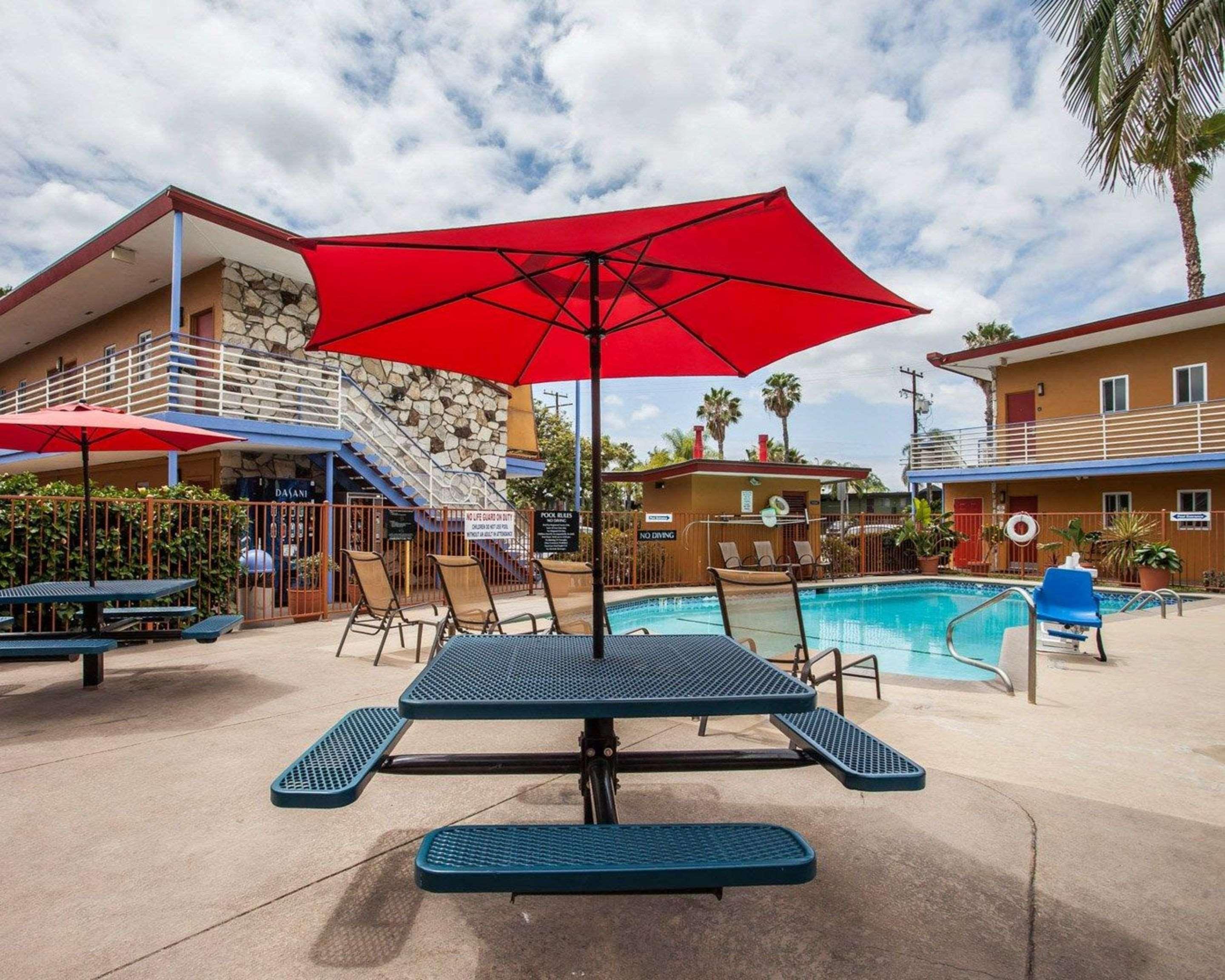 Quality Inn & Suites Anaheim At The Park Exterior foto