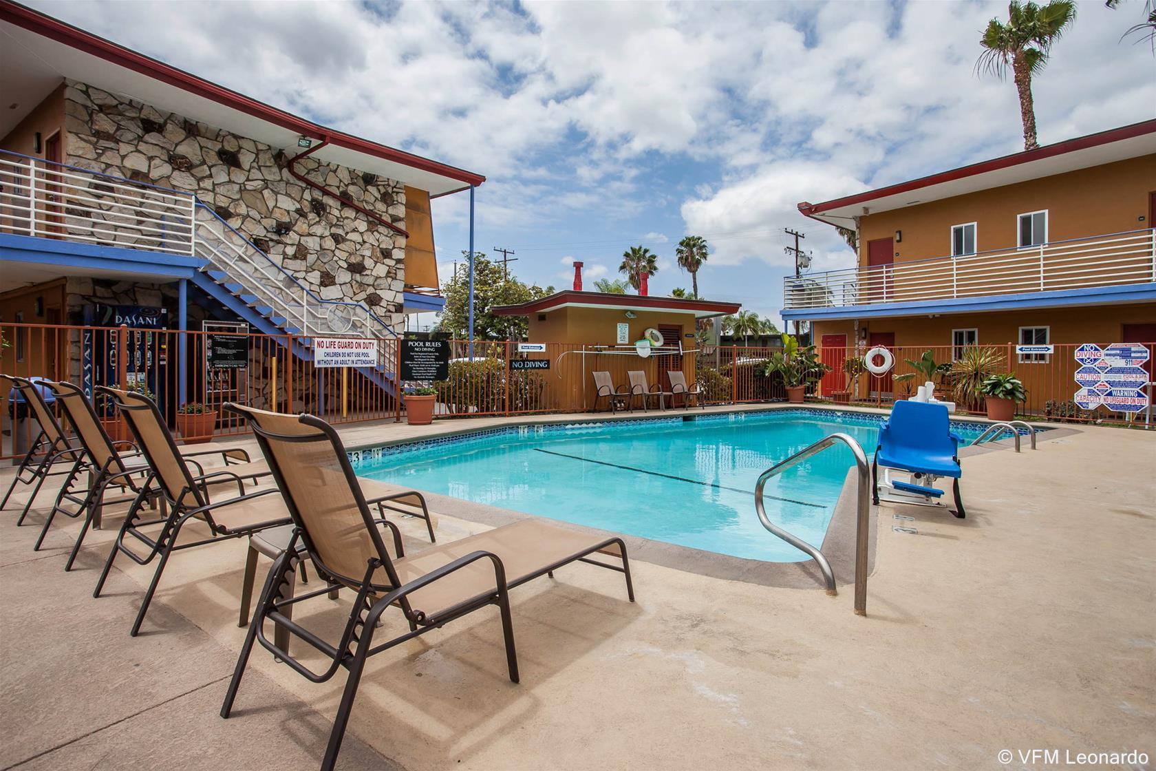 Quality Inn & Suites Anaheim At The Park Exterior foto