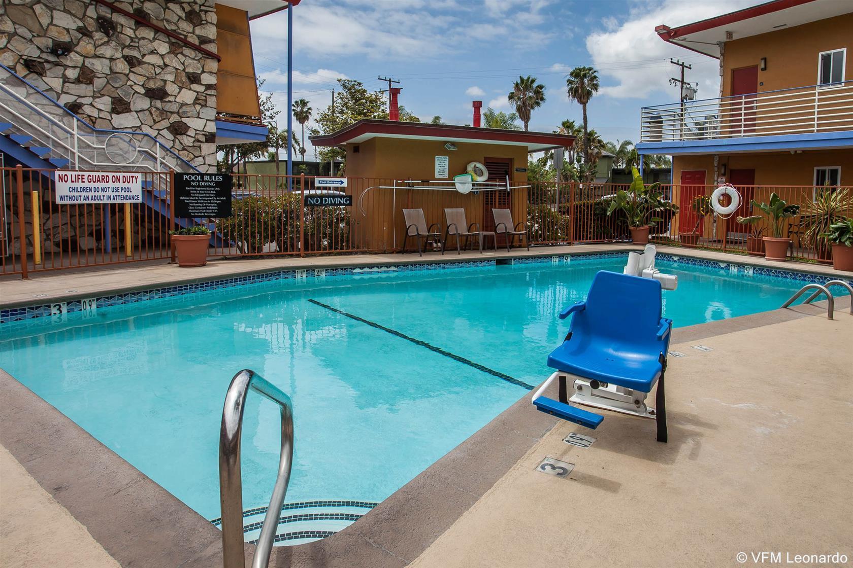 Quality Inn & Suites Anaheim At The Park Exterior foto