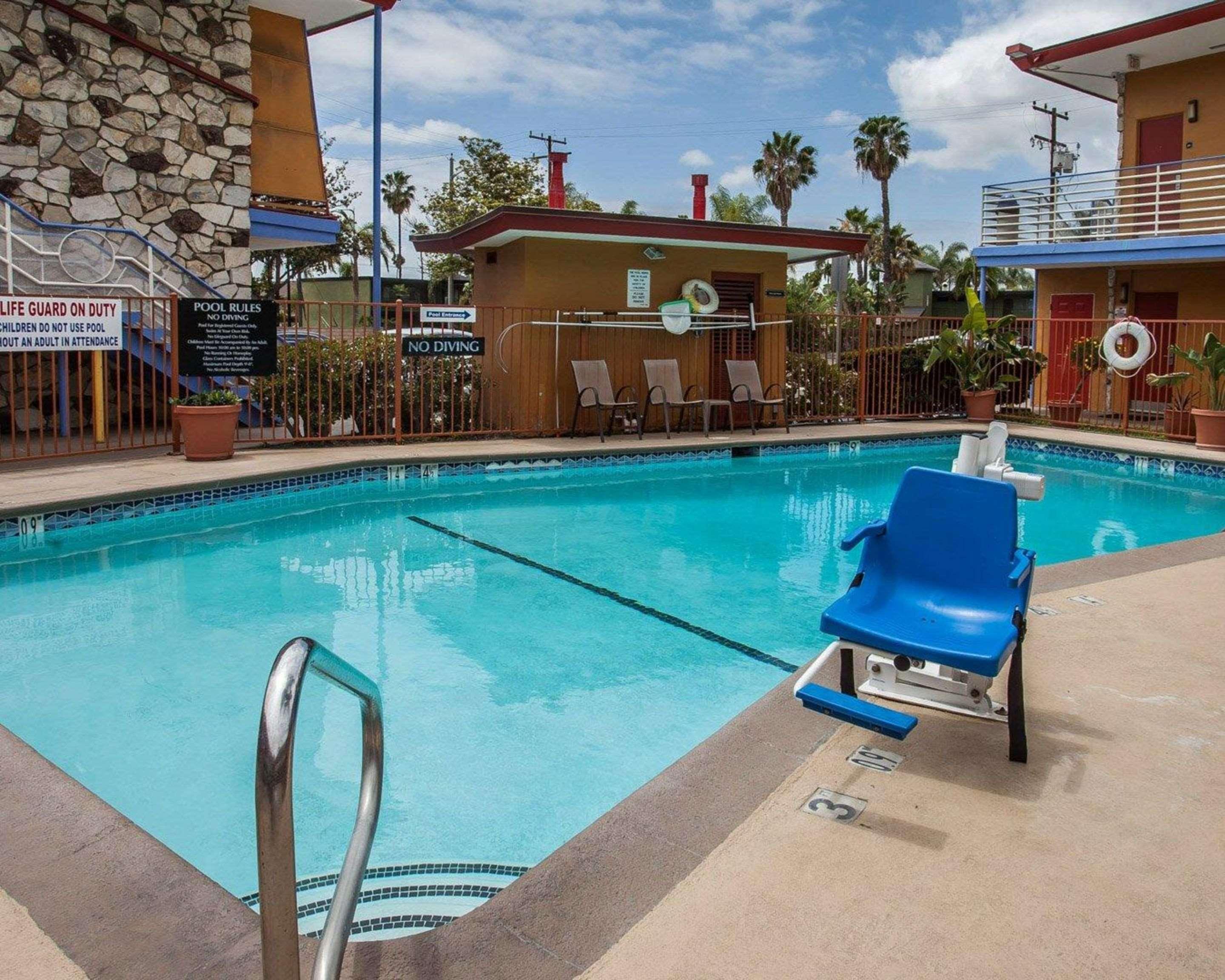 Quality Inn & Suites Anaheim At The Park Exterior foto