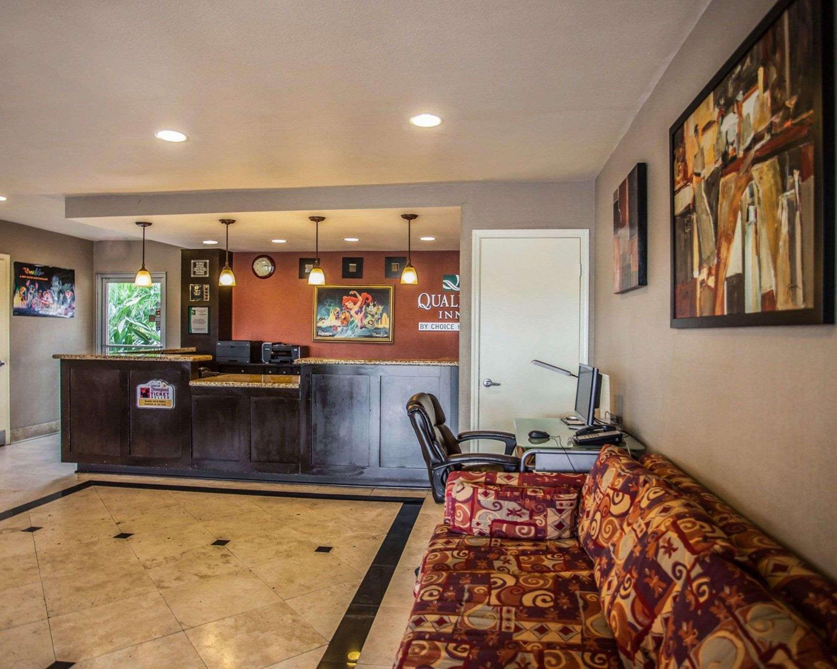 Quality Inn & Suites Anaheim At The Park Exterior foto