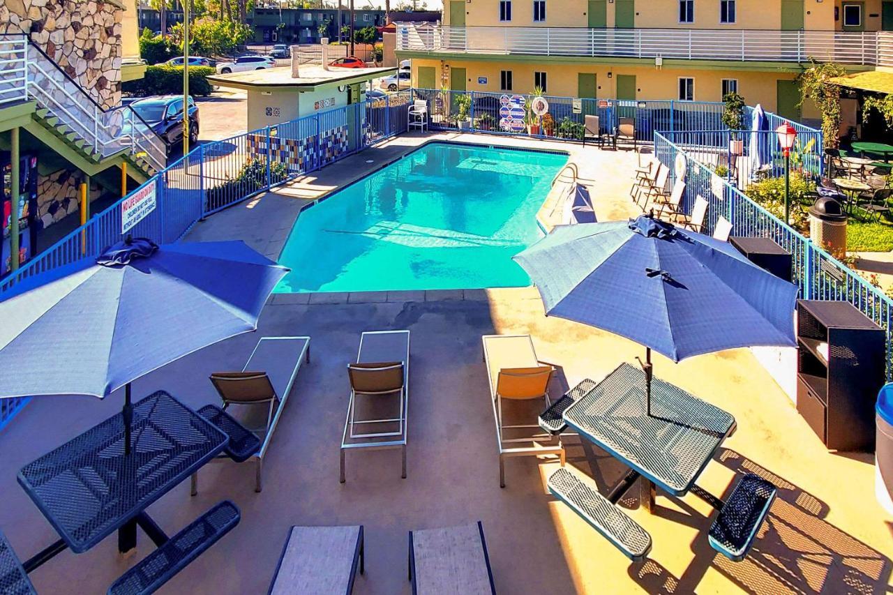 Quality Inn & Suites Anaheim At The Park Exterior foto
