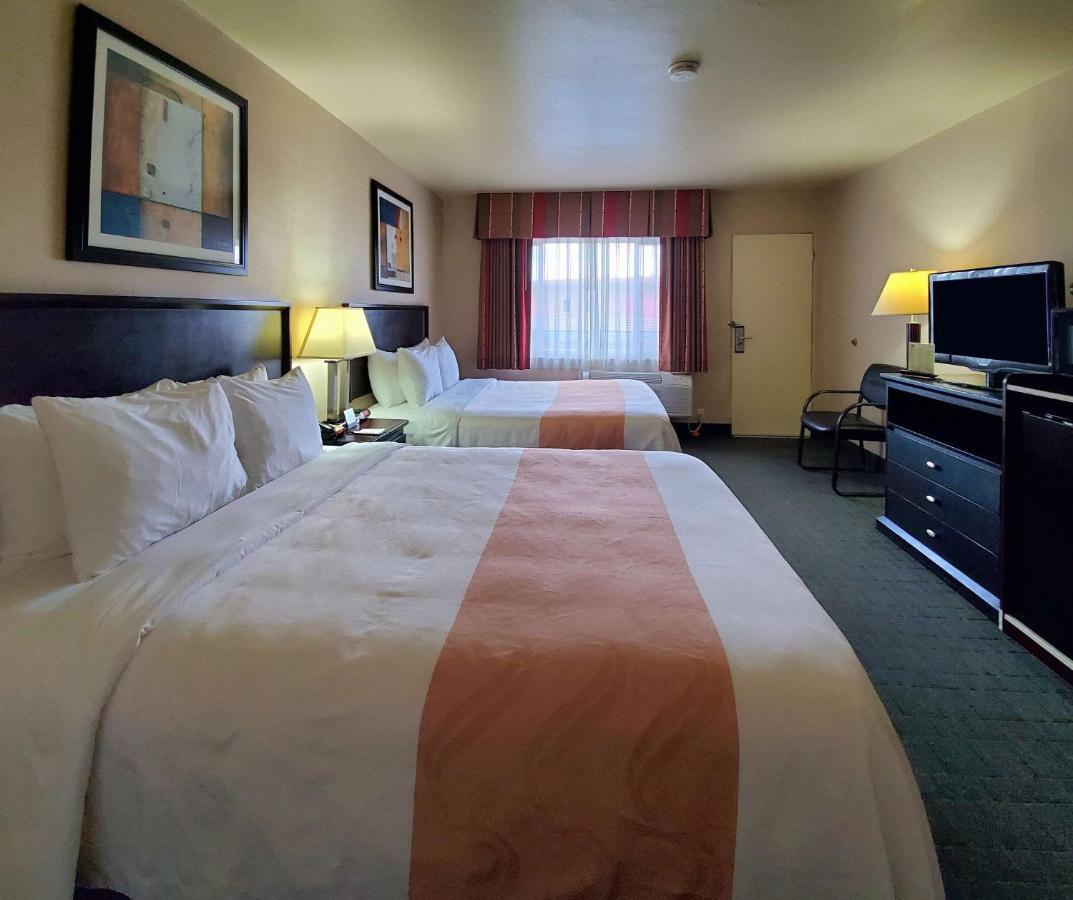 Quality Inn & Suites Anaheim At The Park Exterior foto