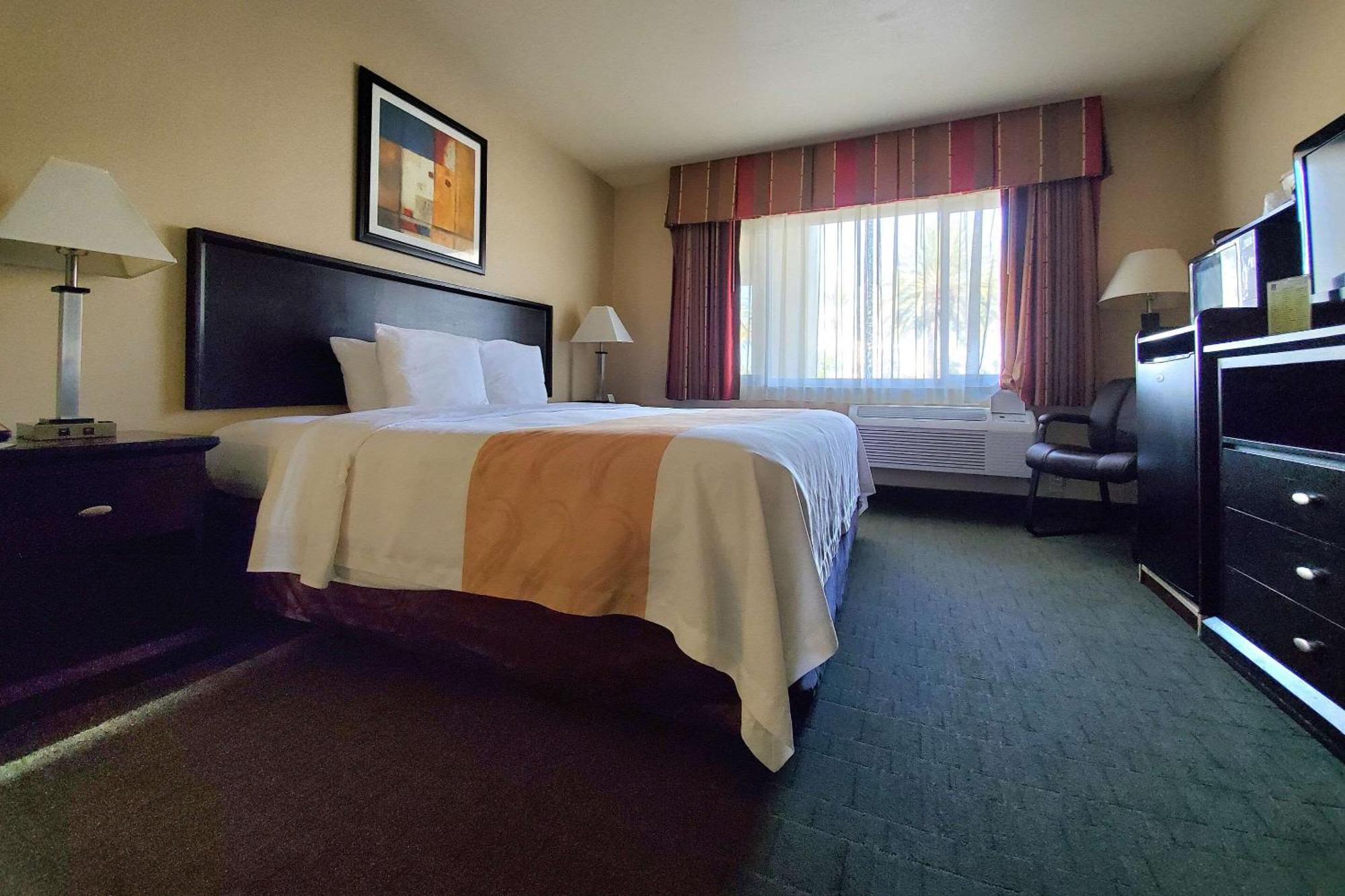 Quality Inn & Suites Anaheim At The Park Exterior foto