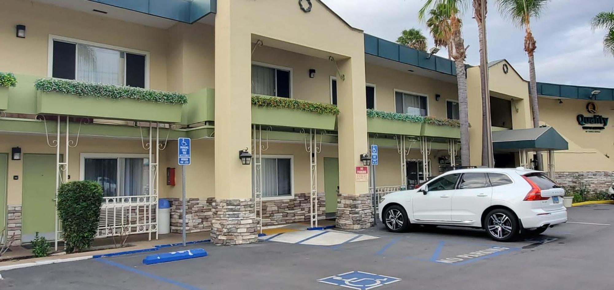 Quality Inn & Suites Anaheim At The Park Exterior foto