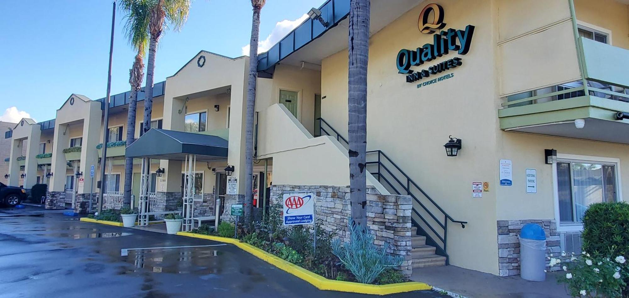 Quality Inn & Suites Anaheim At The Park Exterior foto
