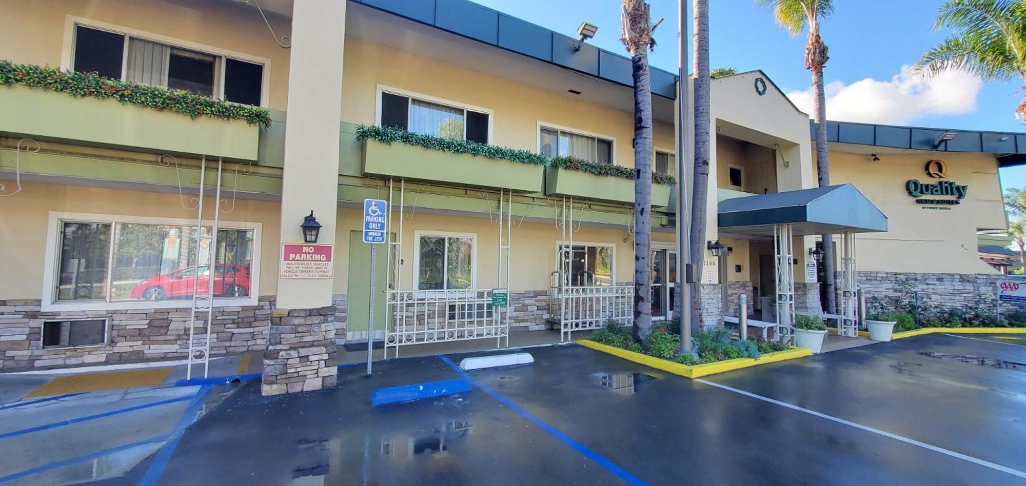 Quality Inn & Suites Anaheim At The Park Exterior foto